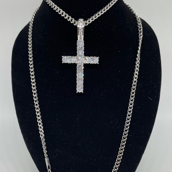 Gold Cross necklace - Picture 5 of 5